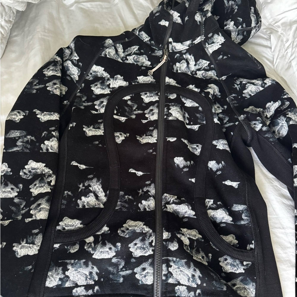 Lululemon Scuba Hoodie II Cloud Size 6